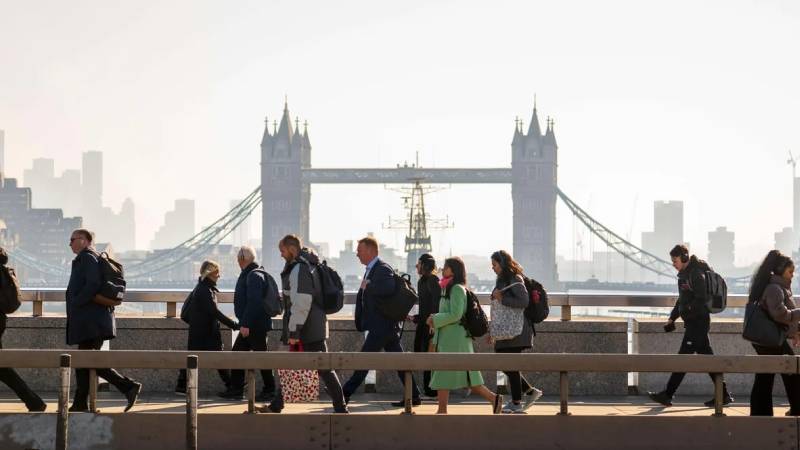 britanya ekonomisi temmuzda hic buyumedi ekonomi ucuncu ceyrekte durma noktasina geldi luthkxhe