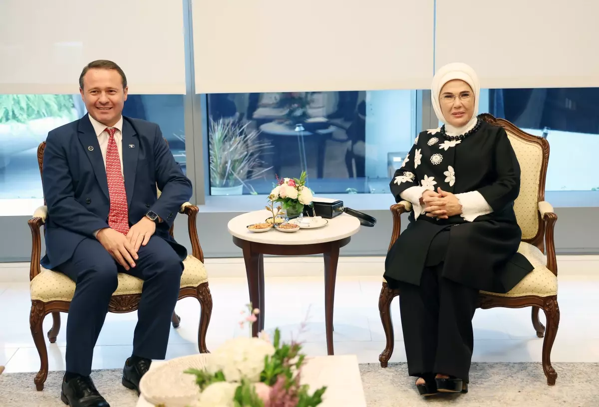 emine erdogan kosova cumhurbaskaninin esi ile gorustu QdbnTbXl