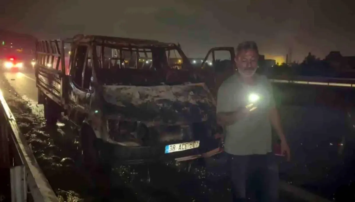 hatayda kamyonet yandi surucu tepki gosterdi pLx6qnWV