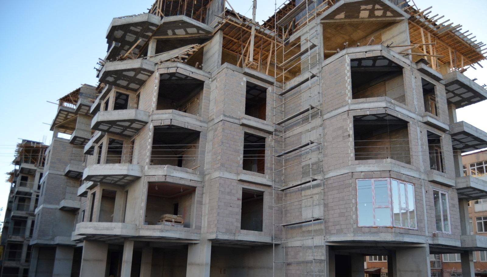 insaattan dusen isci hayatini kaybetti tjvS8dPT