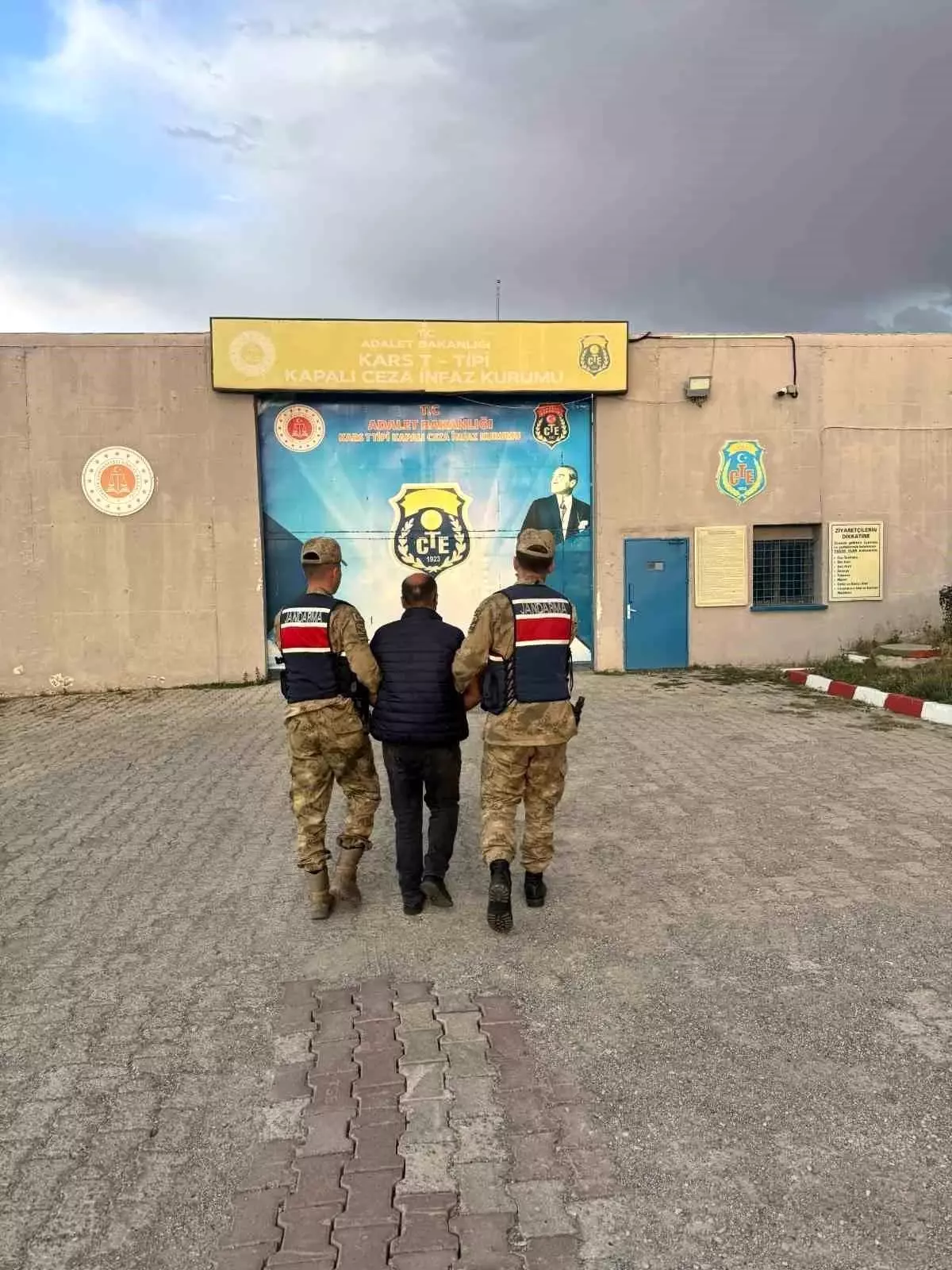 karsta 4 yil hapis cezali sahis yakalandi j3EgXbSj