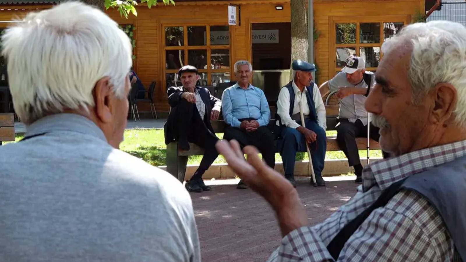 dusuk emekli ayligi ve hayat pahaliligi yasli yurttaslari iskura yoneltiyor vRLiM2TC.jpg