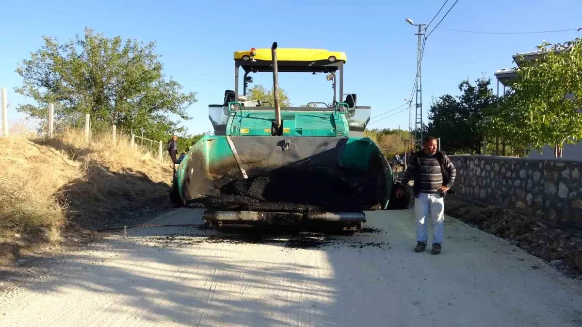 tuncelide ilk sicak asfalt uygulamasi gerceklestirildi dzzFiSiD.jpg