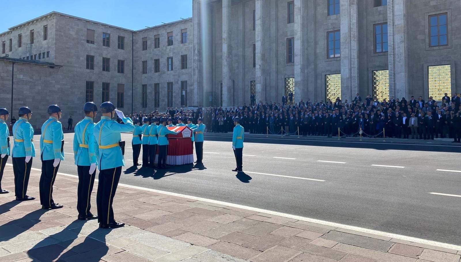 yasamini yitiren eski milletvekili okkes sendiller icin tbmmde toren QZbkDY75