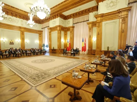 Numan Kurtulmuş, Bükreş’te Romanya Senato Başkanı ile Görüştü