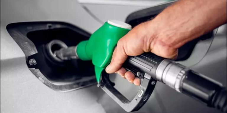 tabelada-zam-yok-ama-petrol-fiyatlari-aldi-basini-gidiyor-LdEyFDAO