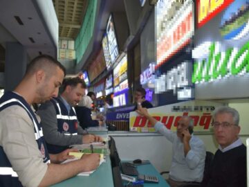 İzmir’de Bayram Öncesi Denetim Rüzgarı: Seyahat İşletmeleri ve Restoranlara Cezalar Yağdı