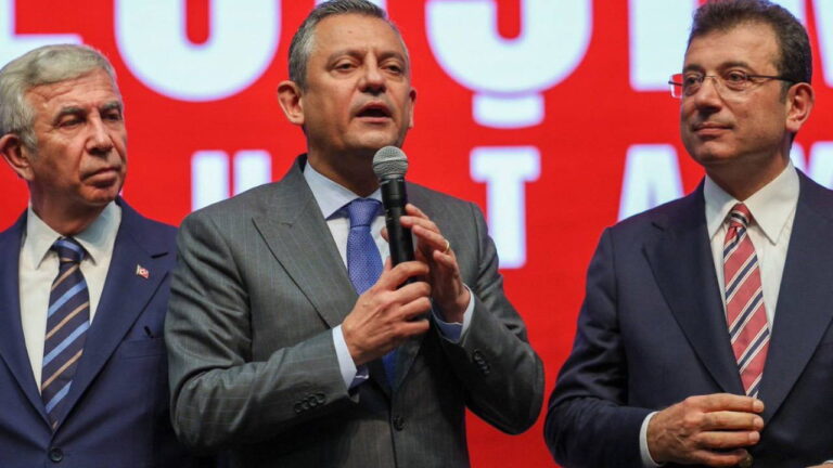 ozgur-ozelden-dikkat-ceken-birlik-mesaji-imamoglu-ve-yavasi-da-ekledi-vnMGVWr4
