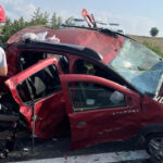 Otomobil bariyere carpti 5 yarali agZapXhy